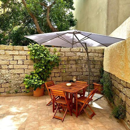 Spacious 3-Bedroom Apartment With Courtyard In Tempio Pausania - Perfect For Families Экстерьер фото