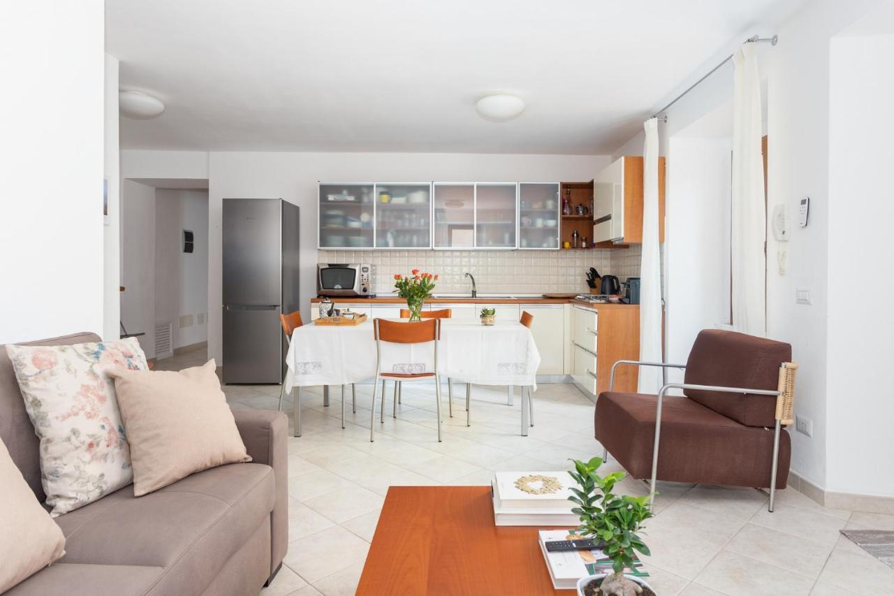 Spacious 3-Bedroom Apartment With Courtyard In Tempio Pausania - Perfect For Families Экстерьер фото