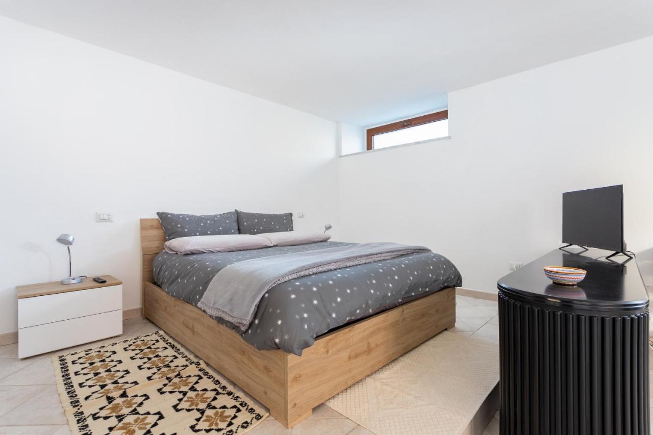 Spacious 3-Bedroom Apartment With Courtyard In Tempio Pausania - Perfect For Families Экстерьер фото