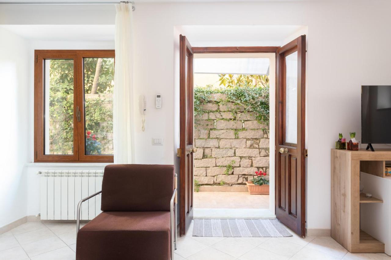 Spacious 3-Bedroom Apartment With Courtyard In Tempio Pausania - Perfect For Families Экстерьер фото